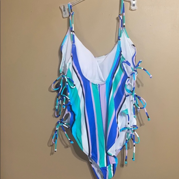 Stripped One Piece - Picture 4 of 5